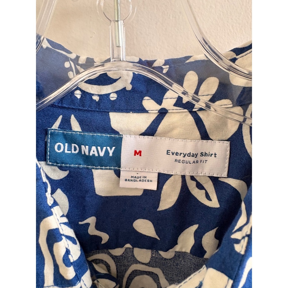 Old Navy Mens Everyday Shirt Regular Fit Blue White Floral Tropical Print NWT M - Picture 6 of 7